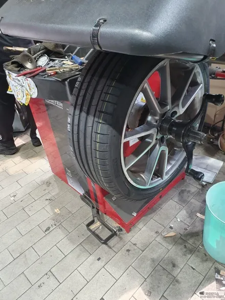 벤츠 c43amg 225/40r19 255/35r19 피렐리 피제로pz4 / 서울 강서구 화곡동