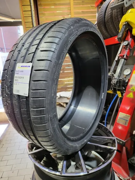 BMW Z4 타이어옆면 파손으로 미쉐린 타이어 장착 / 서울 강서구 화곡동