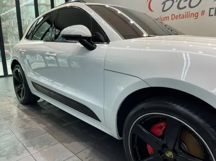 포르쉐 마칸 GTS 도어 스크래치 긁힘 복원 :: 천안 디코 인케어 천안아산점 / 천안시 동남구 신방동