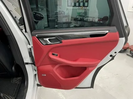 포르쉐 마칸 GTS 도어 스크래치 긁힘 복원 :: 천안 디코 인케어 천안아산점 / 천안시 동남구 신방동
