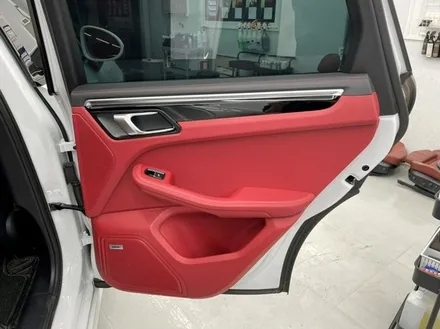 포르쉐 마칸 GTS 도어 스크래치 긁힘 복원 :: 천안 디코 인케어 천안아산점 / 천안시 동남구 신방동