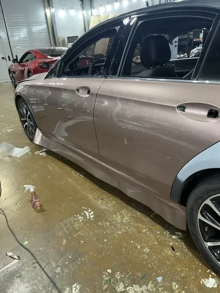 벤츠 E클래스 W213 화이트 랩핑 전체 제거 CYS Film Frozen Berry 프로즌베리 전체 랩핑 안산 / 경기 안산