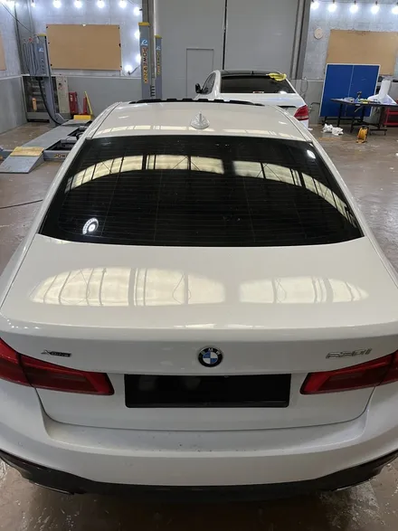 BMW 5시리즈(G30) 루프스킨 및 사이드미러 랩핑 / 경기 안산