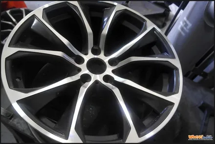 [울산휠][휠도색]BMW X6 순정휠 다이아몬드컷팅휠복원[휠수리] / 울산 북구