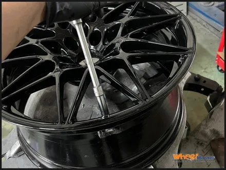 [울산휠도색,휠수리,휠복원] 울산휠마스터 bmw m4 컴페티션 20인치 666m휠 블랙유광 휠도색 / 울산 북구