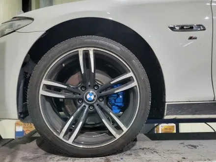 [울산휠마스터] BMW F10 5시리즈 캘리퍼도색 [울산 휠 도색, 울산 캘리퍼 도색, 울산 휠 수리, 울산 휠 복원] / 울산 북구