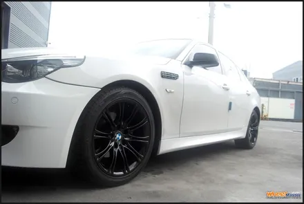 [울산휠도색][울산휠튜닝]bmw e60 5시리즈 345m휠 블랙유광 휠도색 / 울산 북구