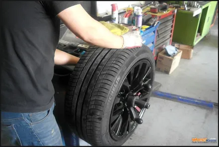 [울산휠도색][휠수리]bmw 5gt 순정휠 블랙유광 분체도장 휠도색[휠복원] / 울산 북구