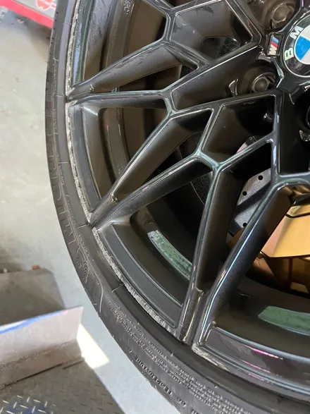 [울산휠마스터][울산휠도색][캘리퍼도색][휠, 캘리퍼 도색맛집]BMW M4 휠 블랙유광 복원 및 캘리퍼 도색 / 울산 북구