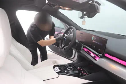 BMW i5 인천 가죽시트코팅 시공!(연수동가죽코팅,남동구가죽코팅,구월동가죽코팅,논현동가죽코팅,서창동가죽코팅,주안가죽코팅,도화동가죽코팅,영종도가죽코팅,십정동가죽코팅,부평가죽코팅) / 인천 연수구 송도동