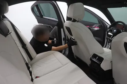 BMW i5 인천 가죽시트코팅 시공!(연수동가죽코팅,남동구가죽코팅,구월동가죽코팅,논현동가죽코팅,서창동가죽코팅,주안가죽코팅,도화동가죽코팅,영종도가죽코팅,십정동가죽코팅,부평가죽코팅) / 인천 연수구 송도동