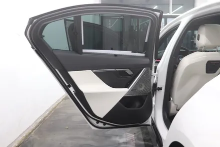 BMW i5 인천 가죽시트코팅 시공!(연수동가죽코팅,남동구가죽코팅,구월동가죽코팅,논현동가죽코팅,서창동가죽코팅,주안가죽코팅,도화동가죽코팅,영종도가죽코팅,십정동가죽코팅,부평가죽코팅) / 인천 연수구 송도동