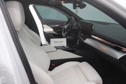 BMW i5 인천 가죽시트코팅 시공!(연수동가죽코팅,남동구가죽코팅,구월동가죽코팅,논현동가죽코팅,서창동가죽코팅,주안가죽코팅,도화동가죽코팅,영종도가죽코팅,십정동가죽코팅,부평가죽코팅) / 인천 연수구 송도동