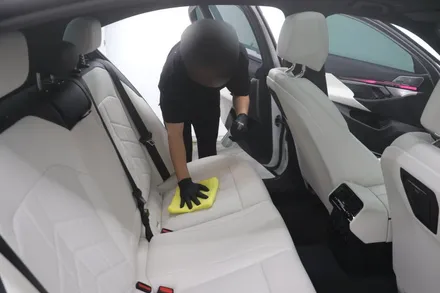 BMW i5 인천 가죽시트코팅 시공!(연수동가죽코팅,남동구가죽코팅,구월동가죽코팅,논현동가죽코팅,서창동가죽코팅,주안가죽코팅,도화동가죽코팅,영종도가죽코팅,십정동가죽코팅,부평가죽코팅) / 인천 연수구 송도동
