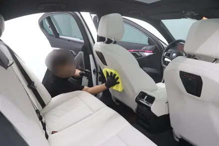 BMW i5 인천 가죽시트코팅 시공!(연수동가죽코팅,남동구가죽코팅,구월동가죽코팅,논현동가죽코팅,서창동가죽코팅,주안가죽코팅,도화동가죽코팅,영종도가죽코팅,십정동가죽코팅,부평가죽코팅) / 인천 연수구 송도동