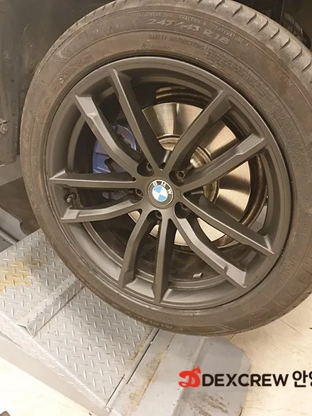 BMW 5시리즈 G30 블랙 무광 휠 도색, 뿌리는 랩핑지로 부담 없이 내 차에 변화를  줘보세요 ~!