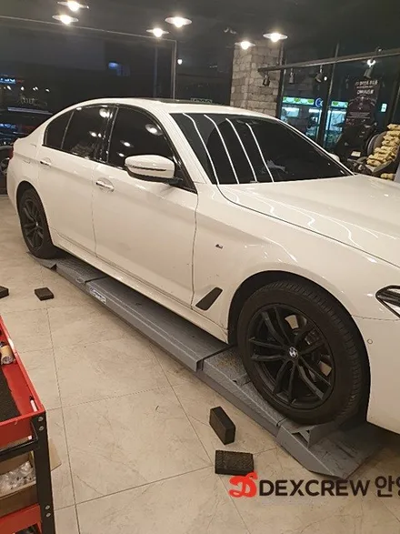 BMW 5시리즈 G30 블랙 무광 휠 도색, 뿌리는 랩핑지로 부담 없이 내 차에 변화를  줘보세요 ~!