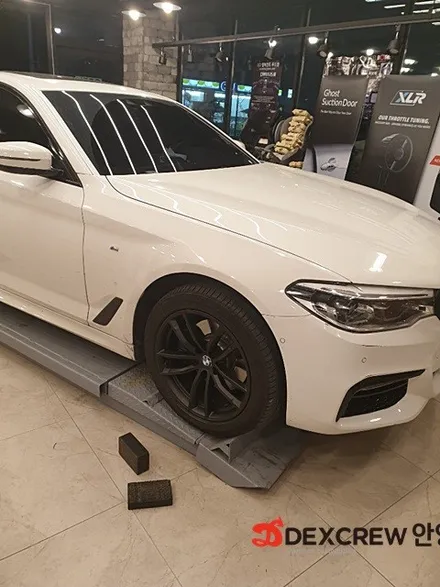 BMW 5시리즈 G30 블랙 무광 휠 도색, 뿌리는 랩핑지로 부담 없이 내 차에 변화를  줘보세요 ~!