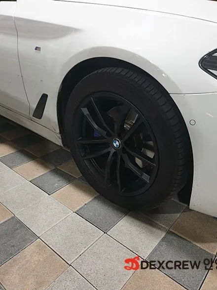 BMW 5시리즈 G30 블랙 무광 휠 도색, 뿌리는 랩핑지로 부담 없이 내 차에 변화를  줘보세요 ~!