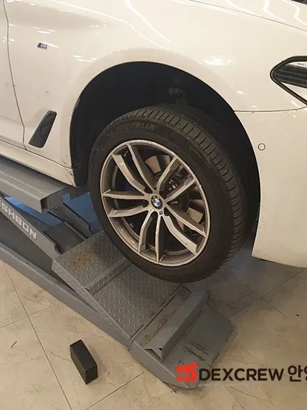BMW 5시리즈 G30 블랙 무광 휠 도색, 뿌리는 랩핑지로 부담 없이 내 차에 변화를  줘보세요 ~!