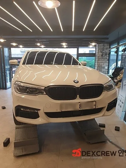 BMW 5시리즈 G30 블랙 무광 휠 도색, 뿌리는 랩핑지로 부담 없이 내 차에 변화를  줘보세요 ~!