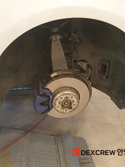 BMW 5시리즈 G30 블랙 무광 휠 도색, 뿌리는 랩핑지로 부담 없이 내 차에 변화를  줘보세요 ~!