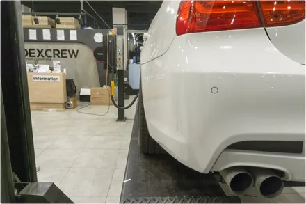 BMW E90 320D 블랙 앤 화이트 시스템 두랄루민 허브 스페이스 12mm, 15mm 튜닝하고 코너링과 자세를 한 번에~!! / 수원 호매실동