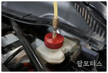 BMW 미니 컨트리맨 브레이크 오일 교환 주기와 중요성!! 제동성능에 중요한 역할을 해요~! / 수원 권선구, 화성, 광교, 동탄, 용인