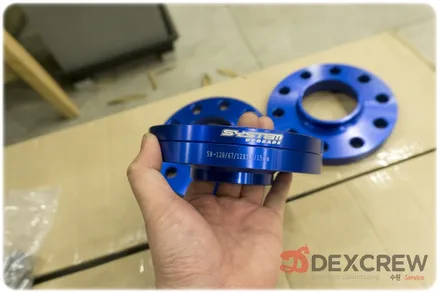 BMW E90 320D 블랙 앤 화이트 시스템 두랄루민 허브 스페이스 12mm, 15mm 튜닝하고 코너링과 자세를 한 번에~!! / 수원 호매실동