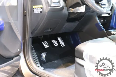 춘천썬팅 베로스터N 블랙무광 아마테라스 HH의 골드색상?