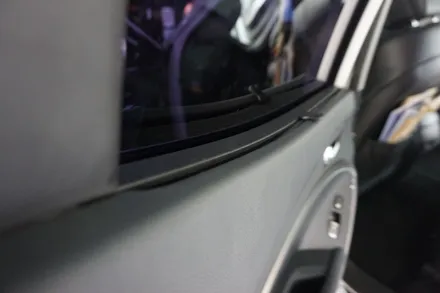 싼타페 DM 더프라임 리어 측면 메뉴얼 커튼 시공, 뜨거운 여름철 햇빛은 자동차 순정 커튼 튜닝으로 커버가능합니다. / 대전 서구