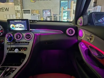 벤츠 W205 C63 AMG 송풍구 엠비언트, 3D 부메스터, 미드레인지 엠비언트 까지 64색으로 실내 분위기 업업!! 송풍구 엠비언트 튜닝 맛집!!
