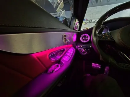 벤츠 W205 C63 AMG 송풍구 엠비언트, 3D 부메스터, 미드레인지 엠비언트 까지 64색으로 실내 분위기 업업!! 송풍구 엠비언트 튜닝 맛집!!