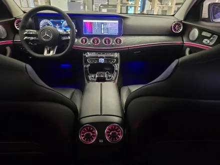 벤츠 W213 E300 신형 잠자리 핸들 , 송풍구 엠비언트 튜닝으로 실내분위기 업업!! 필요한 생활코딩도 함께