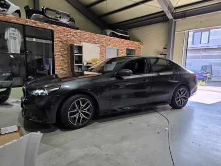 BMW G60 5시리즈 실내 엠비언트 패키지, 2열 인터렉션바, 회오리엠비언트, 썬루프조명, 콘솔 조명, 크리스탈 기어봉