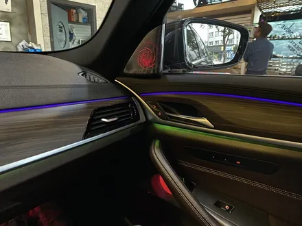 BMW 5시리즈 회오리 엠비언트 무드등 오버젠으로 시공하기