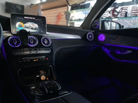 벤츠 GLC 220D 쿠페, 64색과 광량업을 동시에 순정연동 엠비언트라이트 장착기(도어라인, 대쉬보드, 터빈, 3D트위터, 풋등)