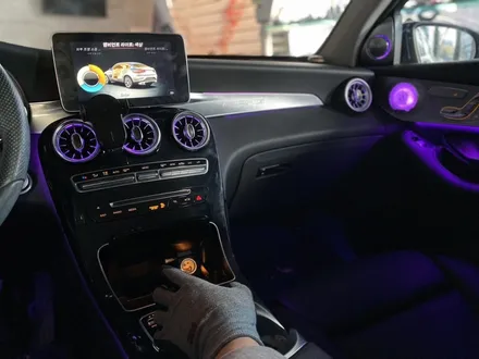 벤츠 GLC 220D 쿠페, 64색과 광량업을 동시에 순정연동 엠비언트라이트 장착기(도어라인, 대쉬보드, 터빈, 3D트위터, 풋등)
