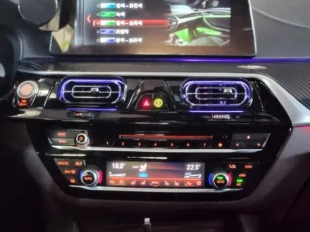BMW G30 520d 순정과 연동되는 송풍구 엠비언트라이트, 힙 한 실내튜닝