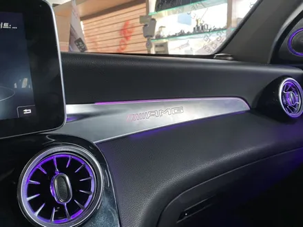벤츠 GLC 220D 쿠페, 64색과 광량업을 동시에 순정연동 엠비언트라이트 장착기(도어라인, 대쉬보드, 터빈, 3D트위터, 풋등)
