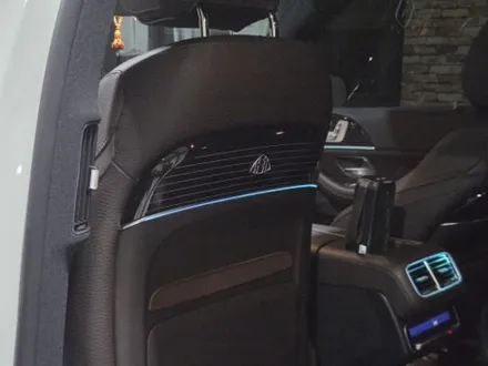 벤츠 GLS 400d 실내 마이바흐 개조, 피아노트림, 엠비언트, 전동사이드스텝 장착기
