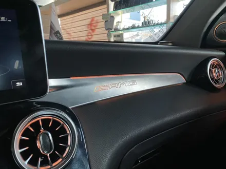 벤츠 GLC 220D 쿠페, 64색과 광량업을 동시에 순정연동 엠비언트라이트 장착기(도어라인, 대쉬보드, 터빈, 3D트위터, 풋등)