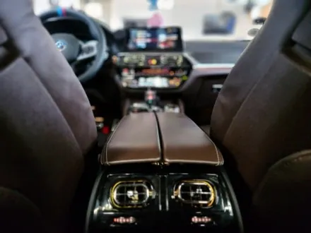 BMW G30 520d 순정과 연동되는 송풍구 엠비언트라이트, 힙 한 실내튜닝