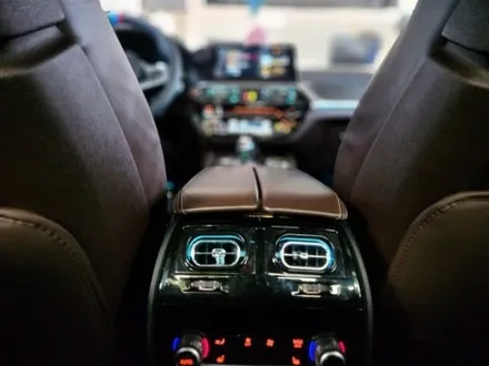 BMW G30 520d 순정과 연동되는 송풍구 엠비언트라이트, 힙 한 실내튜닝