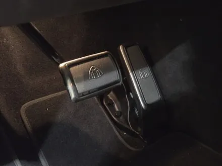 벤츠 GLS 400d 실내 마이바흐 개조, 피아노트림, 엠비언트, 전동사이드스텝 장착기