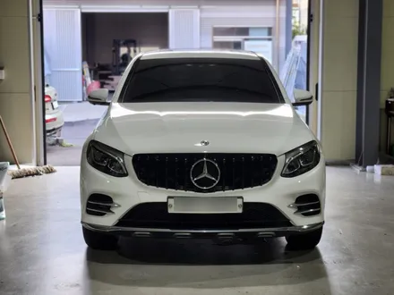 벤츠 GLC 220d 세로그릴, 엠비언트 광량업, 송풍구엠비언트, 와이드모니터 장착기