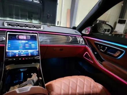 벤츠 W223 S400d 숏바디 엑티브엠비언트, 전동트위터, 미드레인지, 피아노트림으로 아쉬운 실내 업그레이드 해보세요.