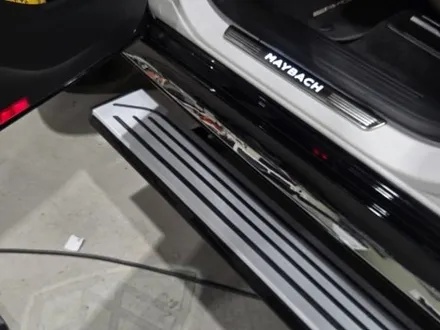 벤츠 GLS 400d 실내 마이바흐 개조, 피아노트림, 엠비언트, 전동사이드스텝 장착기