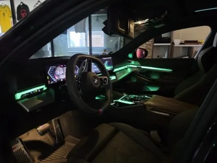 BMW G60 5시리즈 실내 엠비언트 패키지, 2열 인터렉션바, 회오리엠비언트, 썬루프조명, 콘솔 조명, 크리스탈 기어봉