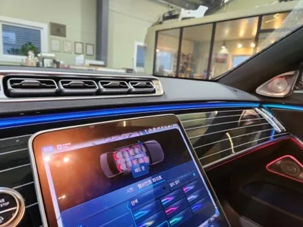 벤츠S클래스 W223 S400d 엑티브 엠비언트라이트, 전동트위터, 미드레인지, 피아노 트림 교체
